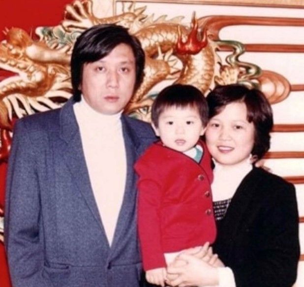 Image of business mentor, Dan Lok and his parents 