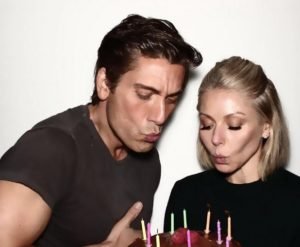 Is David Muir Gay? Or Married to a Wife? - celebritygen.com