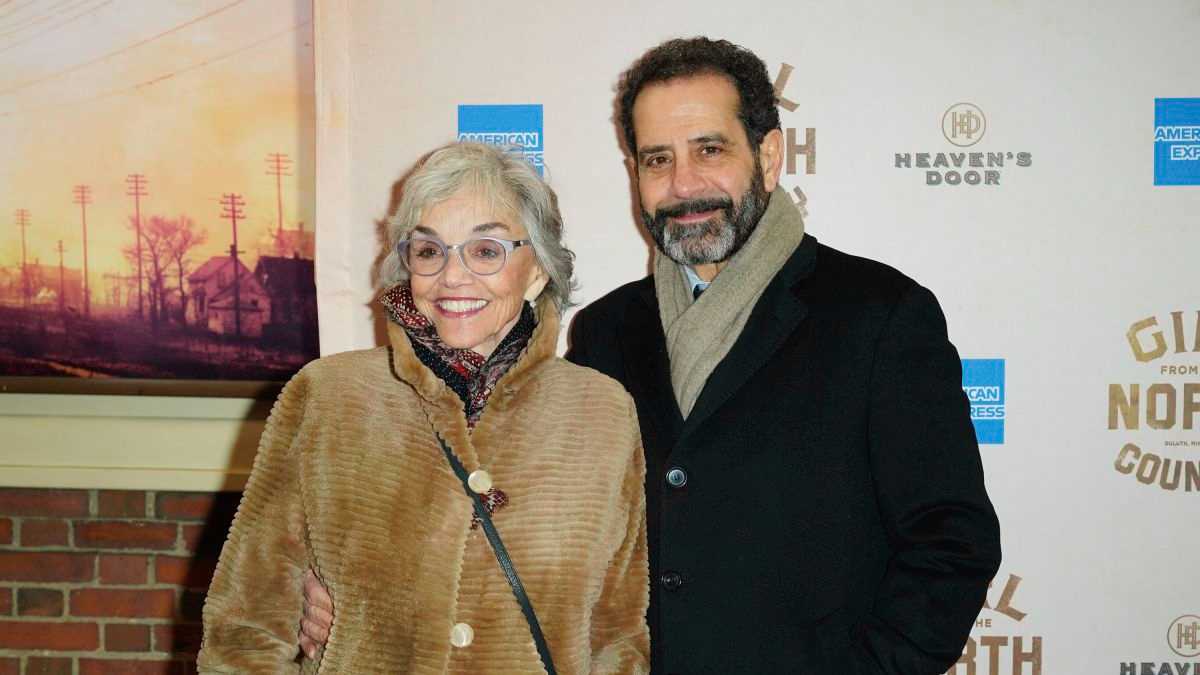 Image of American actor, Tony Shalhoub with his wife