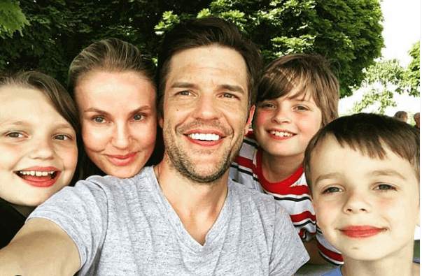 Image of talented artist, Brandon Flowers and his family 