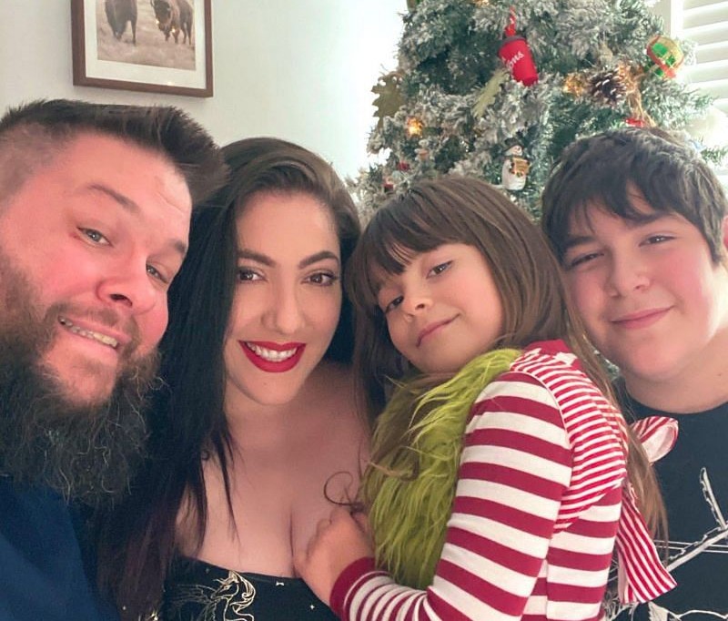 Image of the wife of Canadian wrestler Kevin Owens , Karina Elias and her family