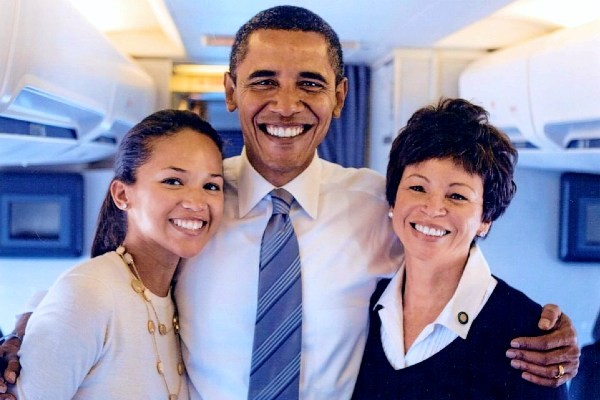 Image of a political reporter on CNN, Laura Jarrett with mother and Obama