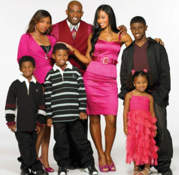 Deiondra Sanders with her family
