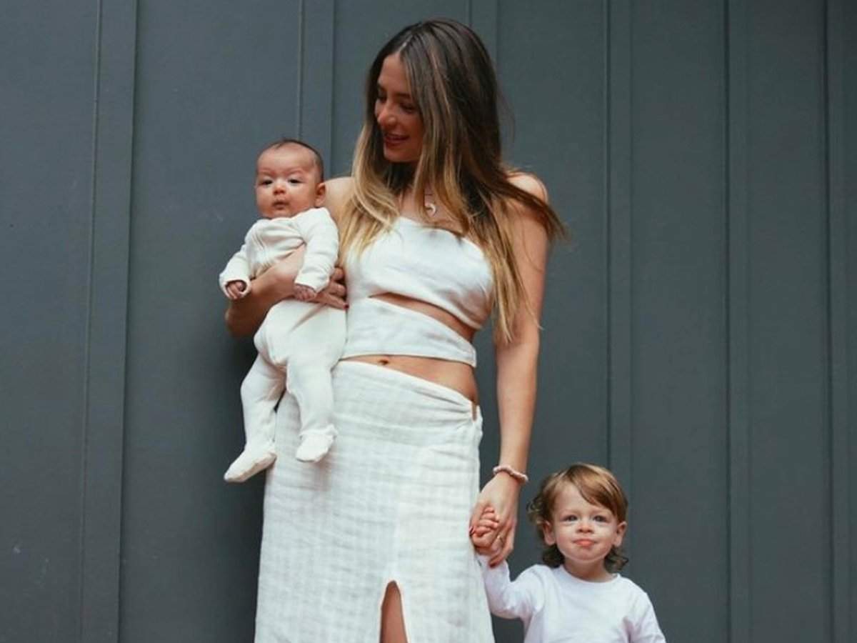 Sarah Kohan holding her two kids