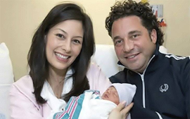 Liz Cho with her Ex-husband and her daughter